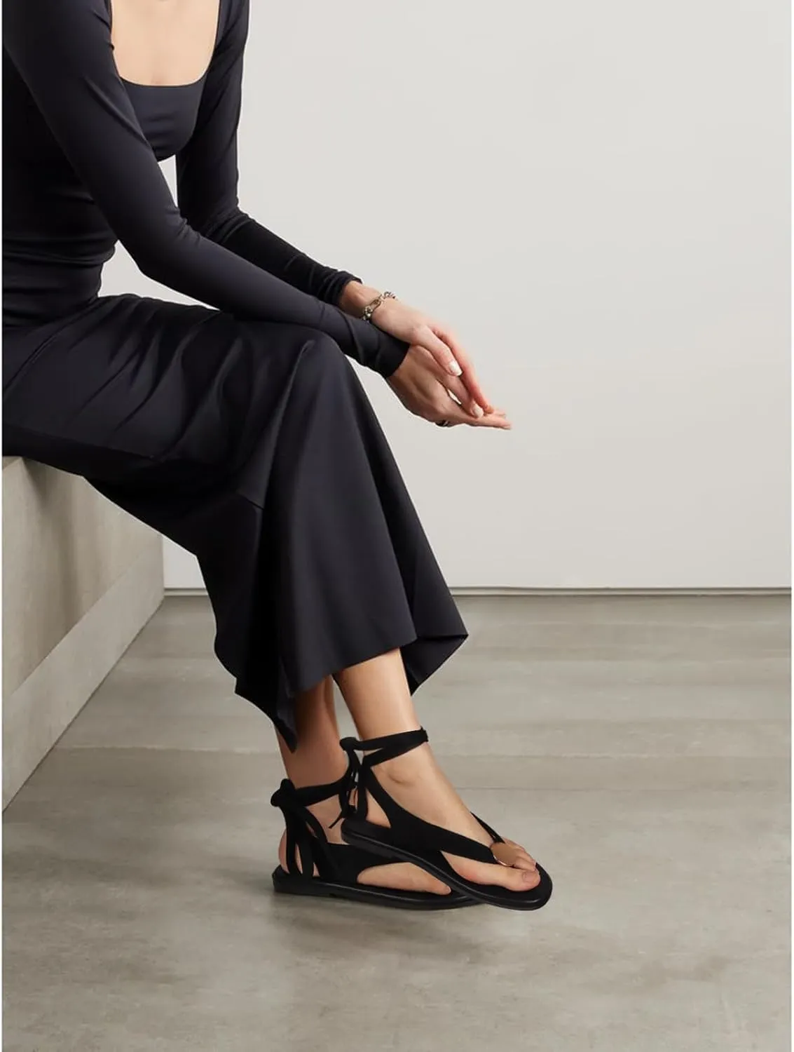Flat Sandals for Women Strappy Sandals Comfortable Dressy Beach Flip Flop Slides Thong Sandals for Women with Metal Circular