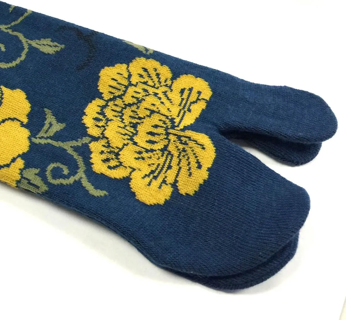 Wrapables Tabi Flip-Flop Socks (Set of 3)